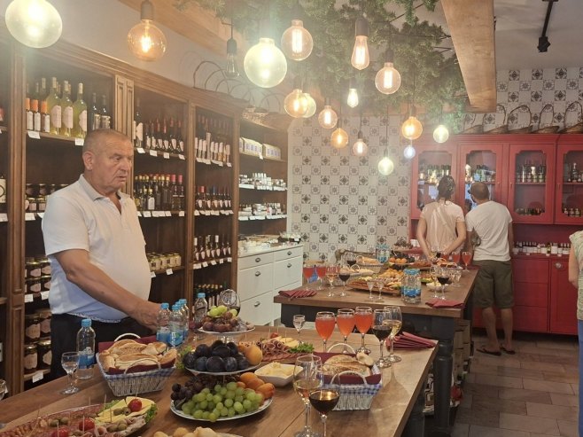 Hercegovačka kuća u Trebinju - prepoznatljivo mjesto kvalitetnih proizvoda (VIDEO)