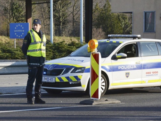 Velika potraga u Sloveniji, opljačkan kombi pun gotovine, policija helikopterom traži lopove Velika potraga u Sloveniji, opljačkan kombi pun gotovine, policija helikopterom traži lopove
