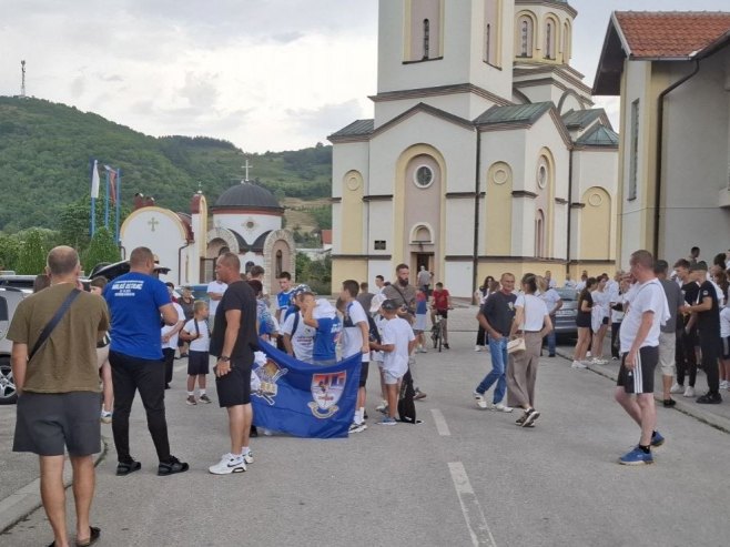 Nakon liturgije krenuo Marš odbrane Vojkovići-Ilinjača (FOTO)