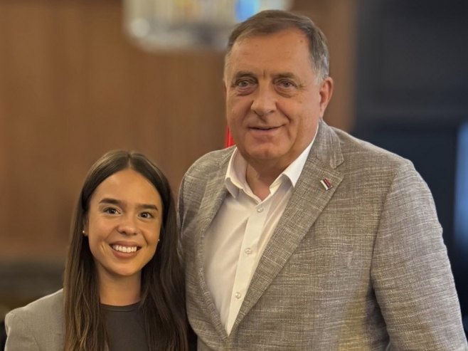 Dodik: Anastasija Bosančić izuzetna mlada osoba čiji su znanje, rad i rezultati već prepoznati i cijenjeni širom svijeta