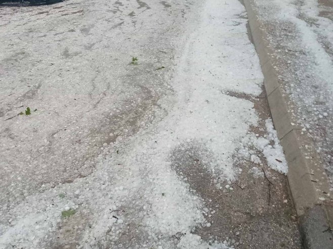 Avdalović za RTRS: Ogromne posljedice od grada pretrpjeli voće, povrće, oštećeni automobili (FOTO/VIDEO)