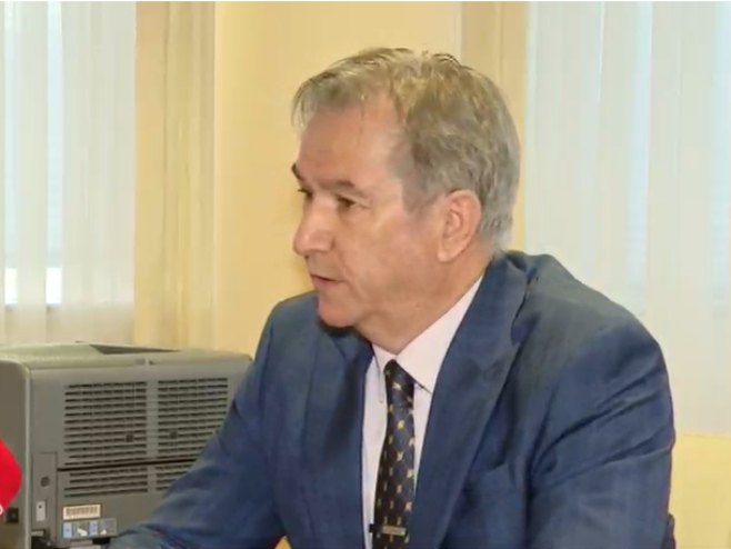 Puhovac: Odluka će olakšati poslovanje malih trgovina