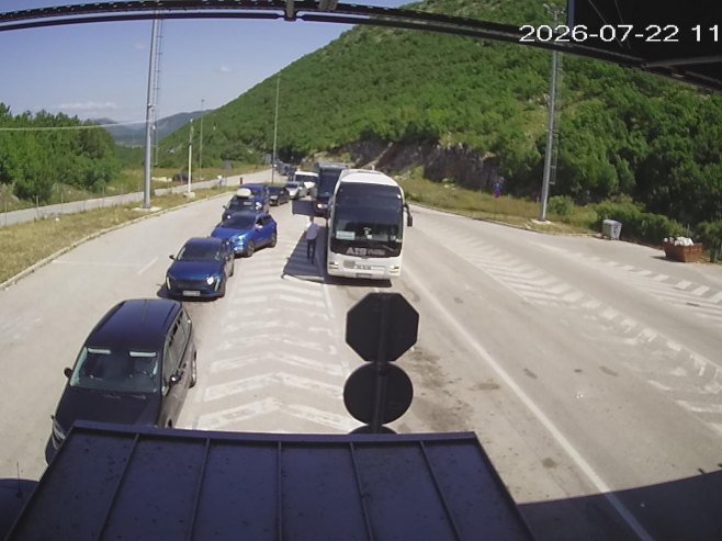 Duža čekanja na izlazu iz BiH na prelazima Zupci i Deleuša