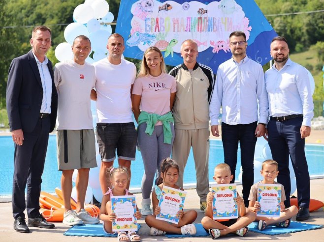 Dodijeljene diplome za 120 polaznika besplatne škole plivanja u Ugljeviku