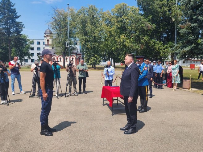 Ugovori sa kadetima i nova vozila SAЈ-u i Žandarmeriji (FOTO/VIDEO)