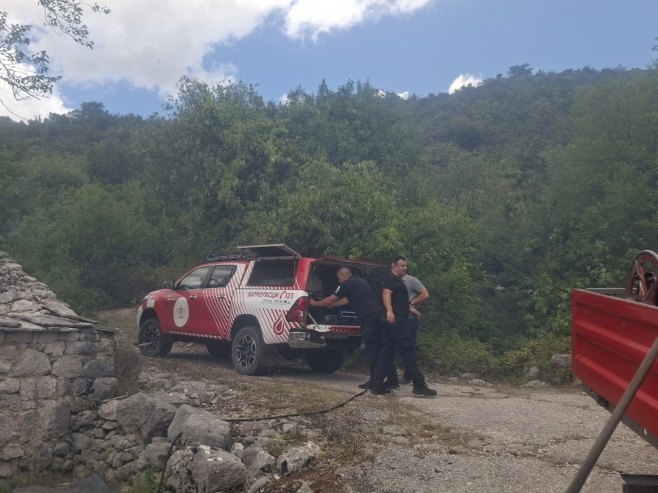 Izbili požari u trebinjskim selima, vatrogasci brane kuće