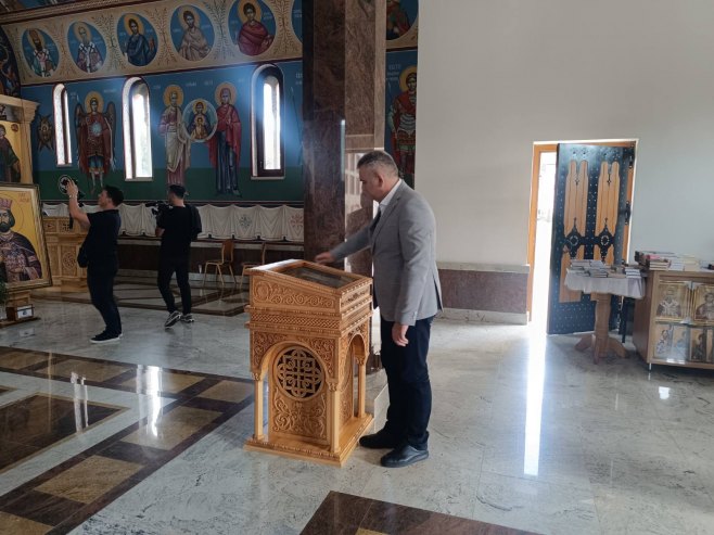 Minić u Višegradu razgovarao sa građanima i obišao Hram Svetog Cara Lazara (FOTO)