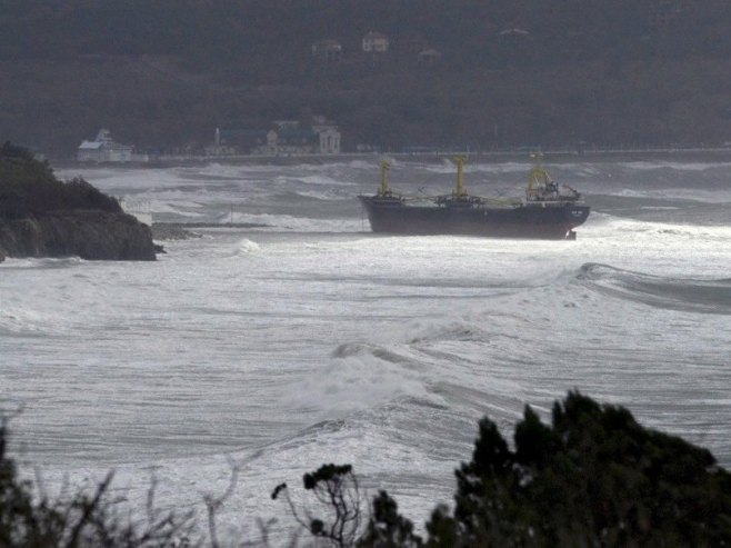 Tanker u Crnom moru (Foto: EPA/YURI BEREZNYUK) - 