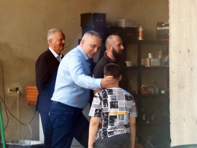 Minić u Kukuljama kod Srpca posjetio višečlanu porodicu Šarić
