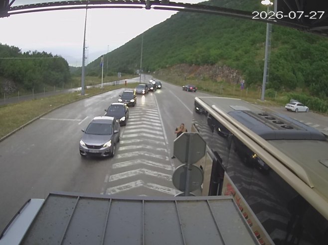 Saobraćaj bez većih ograničenja, gužve na više graničnih prelaza