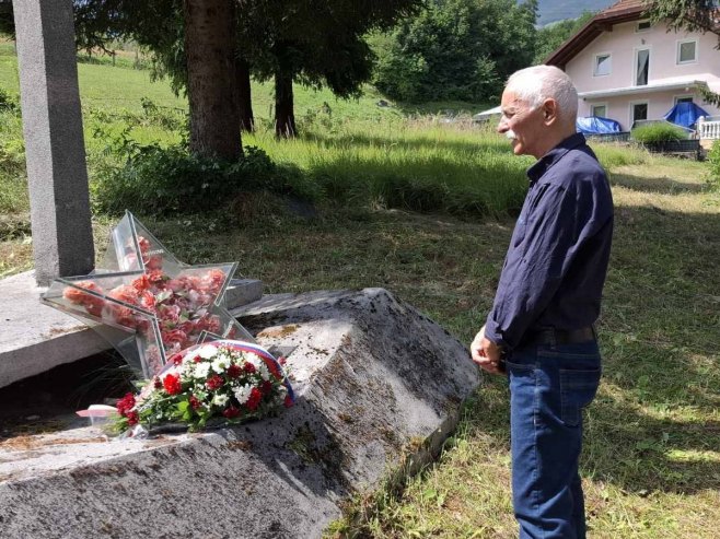 Dan ustanka, polaganje vijenaca - Partizansko groblje Kasimovac - Foto: RTRS