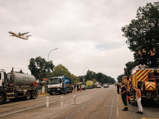 Makron pozvao vatrogasce u Bordou da nikada ne odustanu