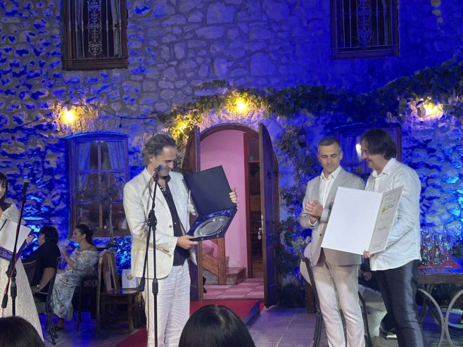 "Zlatni platan" uručen Radivoju Bukviću; Otvoren Festival evropskog i mediteranskog filma (VIDEO)