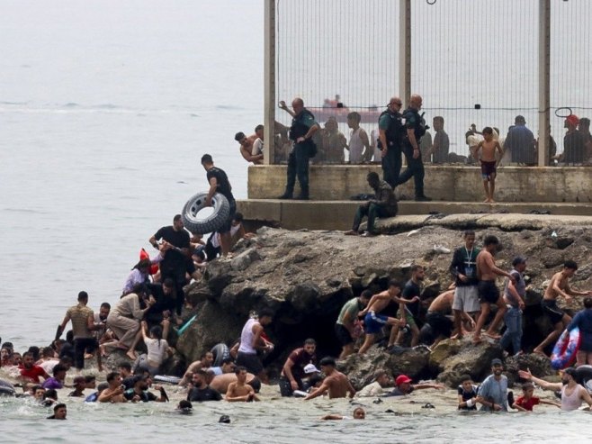 Seuta: Pronađena tijela 10 migranata koji su pokušali da preplivaju granicu (VIDEO)