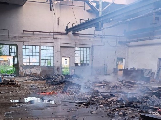 Banjaluka: Požar u Јelšingradu gasi devet vatrogasaca sa četiri vozila