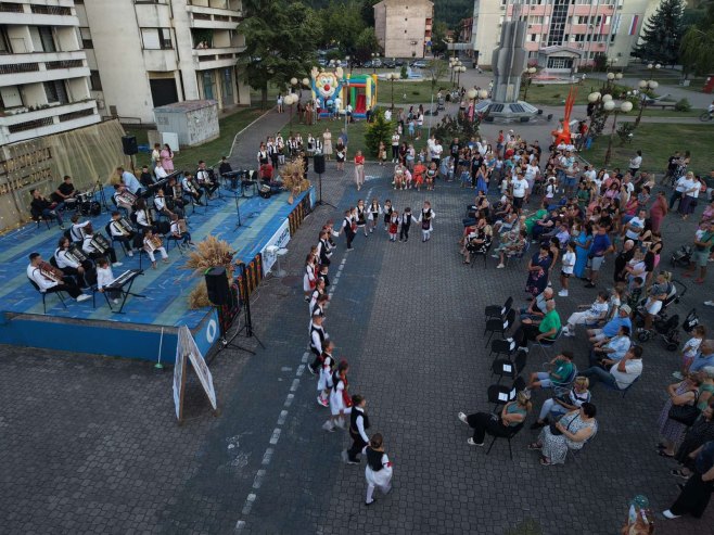 Ljetnje večeri Ugljevik 2026. zatvorene uz muziku, folklor i brojnu publiku