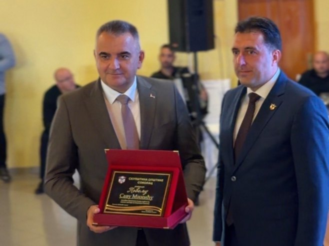 Miniću uručena Povelja Miniću uručena Povelja - Foto: RTRS