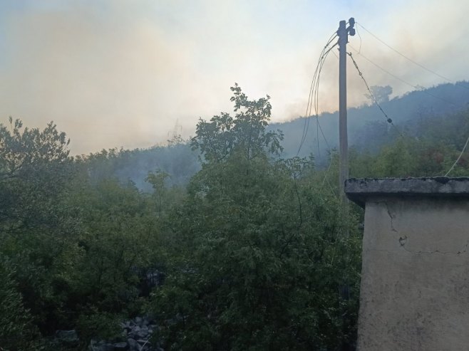 Stanje na požarištu na području sela Biograd i dalje teško i složeno
