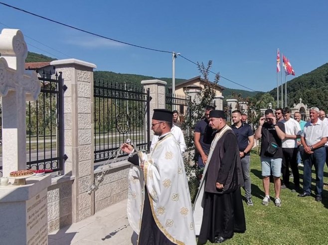 U manastiru Rmanj služena liturgija; Dodik i Vučić danas sa episkopom Sergijem (FOTO)