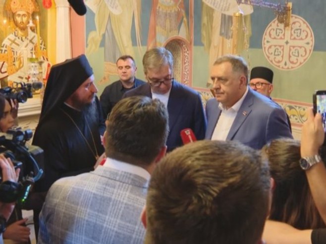 Vučić stigao u manastir Rmanj, dočekali ga zvaničnici Srpske i episkop Sergije