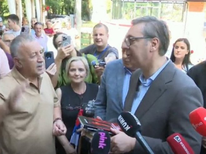Vučić u Šipovu: Ljudi posebno htjeli da iskažu koliko vole Srbiju