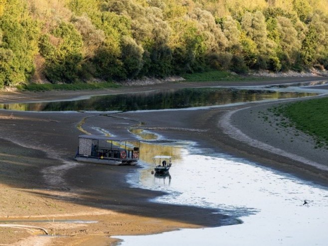 Dunav (foto: EPA/Csaba Krizsan) - 