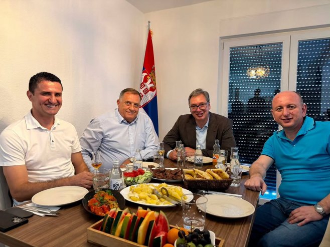 Dodik i Vučić dočekali Kneževića u Čipuljiću kod Bugojna: Srbi su jedan narod i moraju da imaju čvrste nacionalne veze (FOTO)