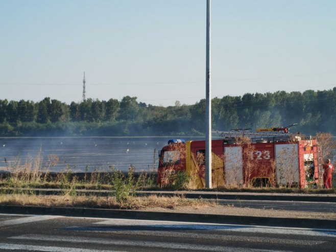 Požar u Bijeljini lokalizovan brzom intervencijom vatrogasaca (FOTO)