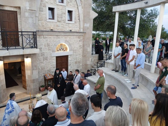 Obilježavanje u Prebilovcima; Srpski narod sabrao se da u molitvi iskaže dobrotu i ljubav prema slobodi (FOTO)