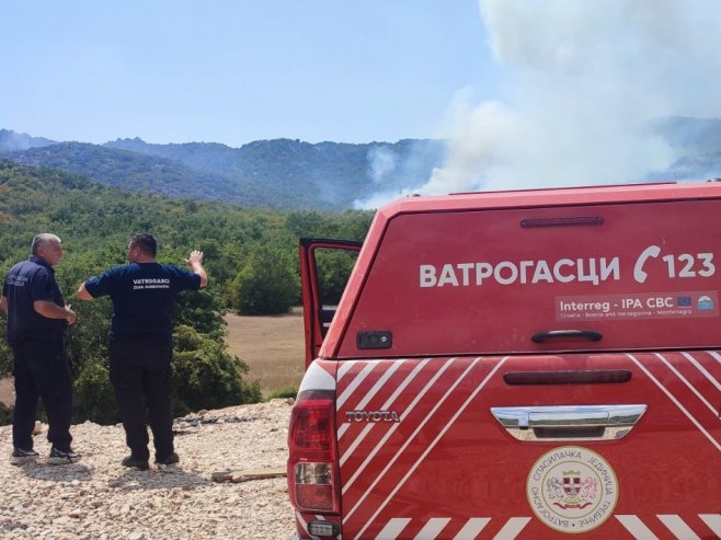 Ponovo se razbuktao požar kod Trebinja u rejonu Poljica i Luke (FOTO)