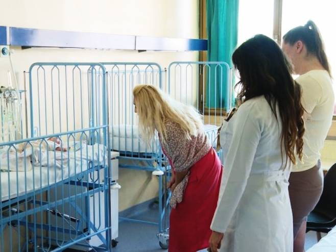 Mali Aleksej iz Teslića, prijevremeno rođena beba, dobio životnu bitku na UKC-u Srpske