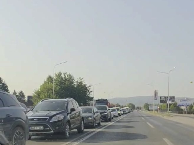 Kilometarske kolone u Banjaluci (VIDEO)