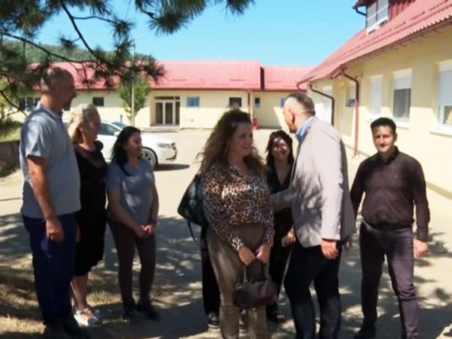 Minić posjetio Centar za razvoj poljoprivrede i sela; Na Manjači uručio rješenja za dodjelu traktora