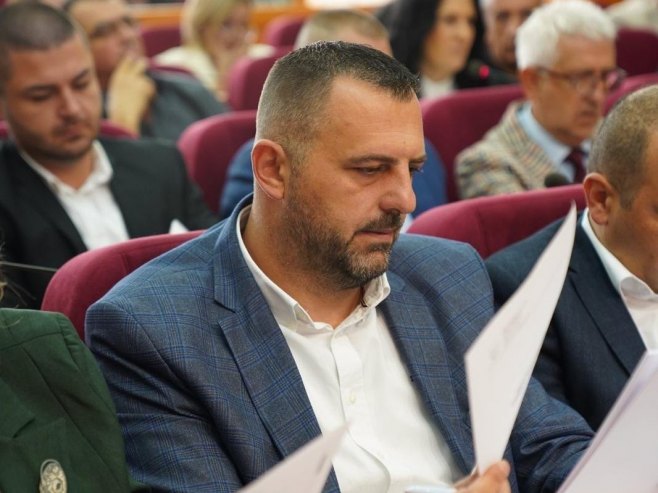 Mastilović: Besplatna podjela udžbenika - dobar primjer saradnje Vlade Srpske i lokalnih zajednica