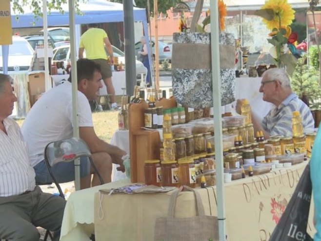 Održani "Dani meda u Semberiji"; Prinosi po košnici iznad prosjeka, upitan završetak sezone