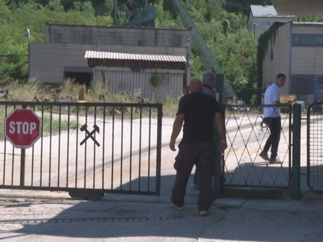 Dvanaest zeničkih rudara i dalje u jami Raspotočje: Odbijaju izaći dok ne dobiju garancije i datum isplate plata (VIDEO)