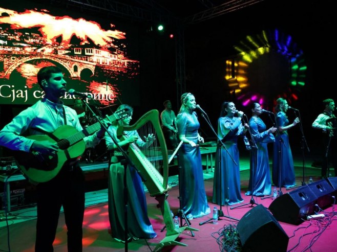 Veče za pamćenje u Banjaluci: "Fenečki biseri" oduševili publiku duhovnom i tradicionalnom muzikom (FOTO)