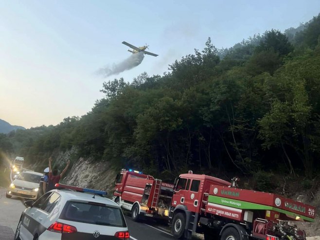 Konjic: Vatra stigla do kuća, zatražena pomoć iz vazduha