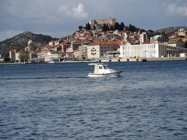 Nestala Portugalka pronađena živa u moru; Za troje se još traga