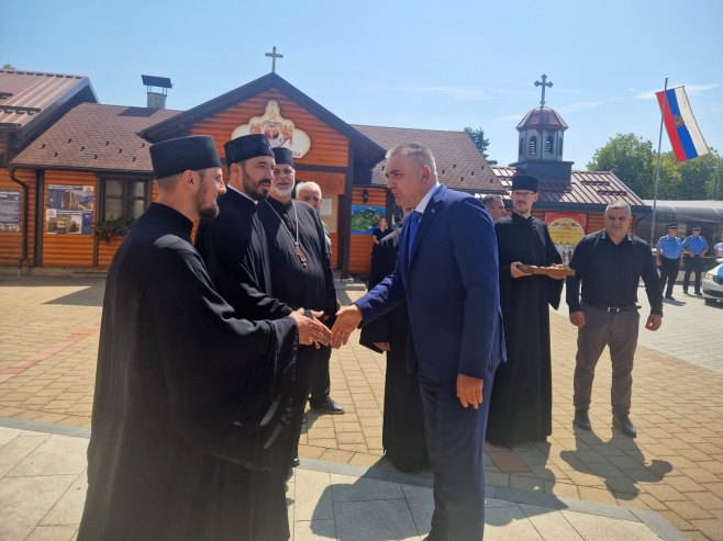 Minić u posjeti Hramu Presvete Trojice u Tesliću