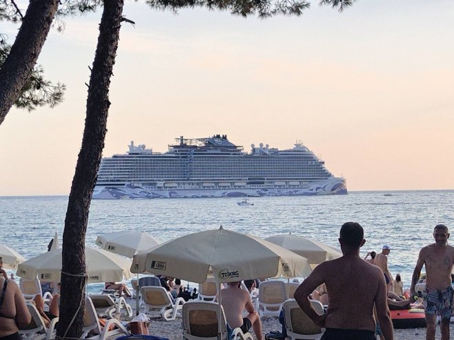Norveški kruzer uplovio u Bar sa blizu 4.000 turista