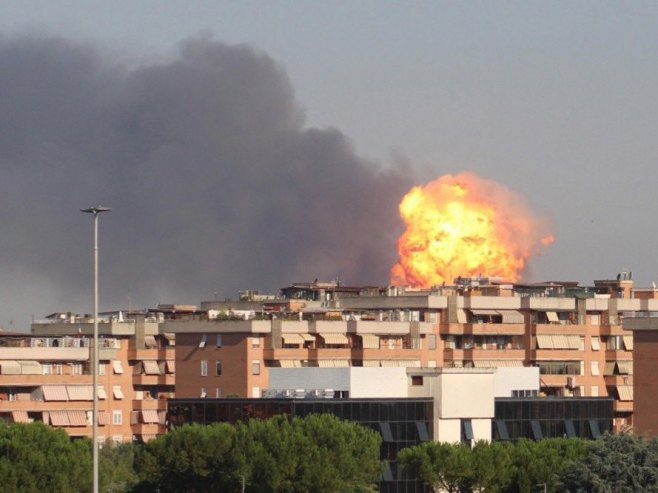 Eksplozija u fabrici municije kod Rima (VIDEO) Eksplozija u fabrici municije kod Rima (VIDEO)
