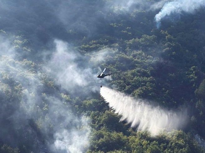 Angažovan i drugi helikopter na gašenju požara na području Konjica Angažovan i drugi helikopter na gašenju požara na području Konjica