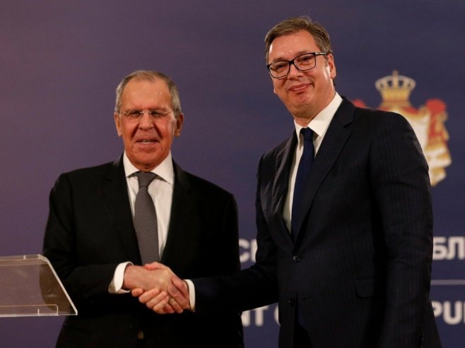 Lavrov: Vučić iskusan političar, hrabro i dugo trpi pritisak EU