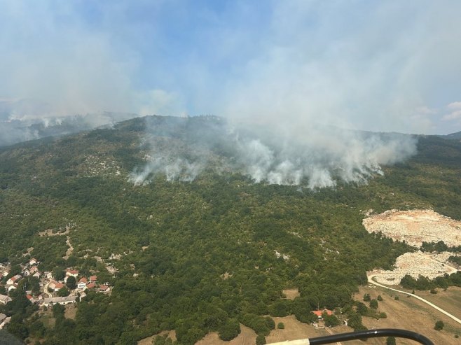 Požarište u nevesinjskom selu Humčani - Foto: SRNA