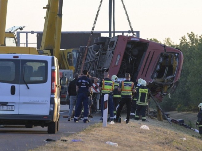 Mađarska policija: Vozač autobusa najvjerovatnije zaspao, uhapšen je