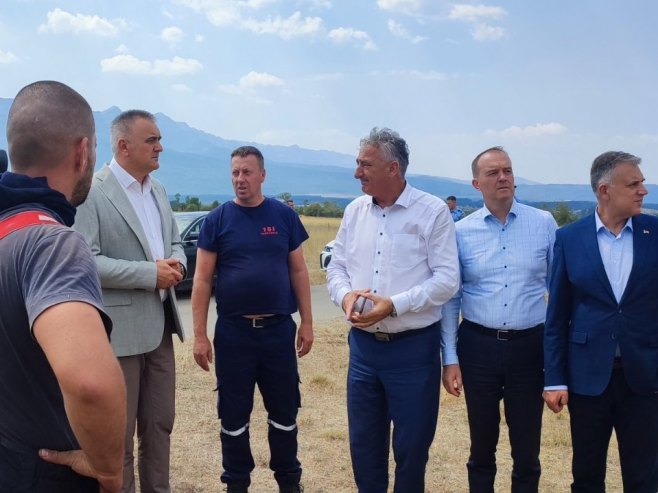 Premijer Srpske obišao požarište u selu Donja Bijenja kod Nevesinja; Najavio ulaganje u vatrogasnu opremu (FOTO/VIDEO)