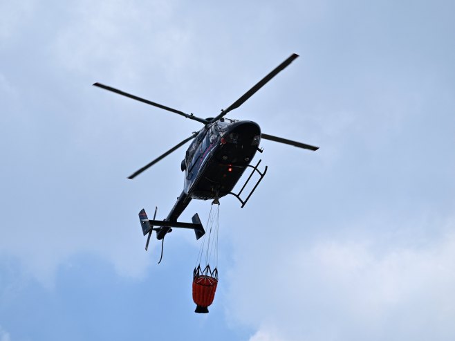 Helikopter na požarišta u Hercegovini izbacio 85 tona vode, situacija se smiruje