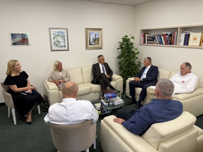 Minić obilazi Centar za biomedicinska istraživanja
