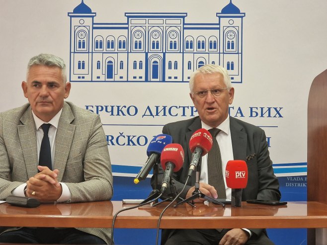 Brčko - potpisivanje ugovora Brčko - potpisivanje ugovora - Foto: SRNA